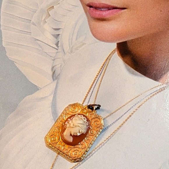 Antique Jewelry - Antique Carved Shell Cameo Pendant